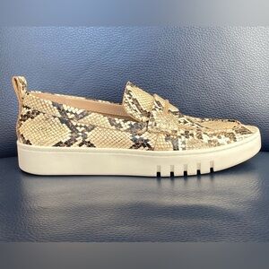 Vionic Beige Snake Skin Pattern Slip on Loafers 6.5  Platform Lug Sole NWOB